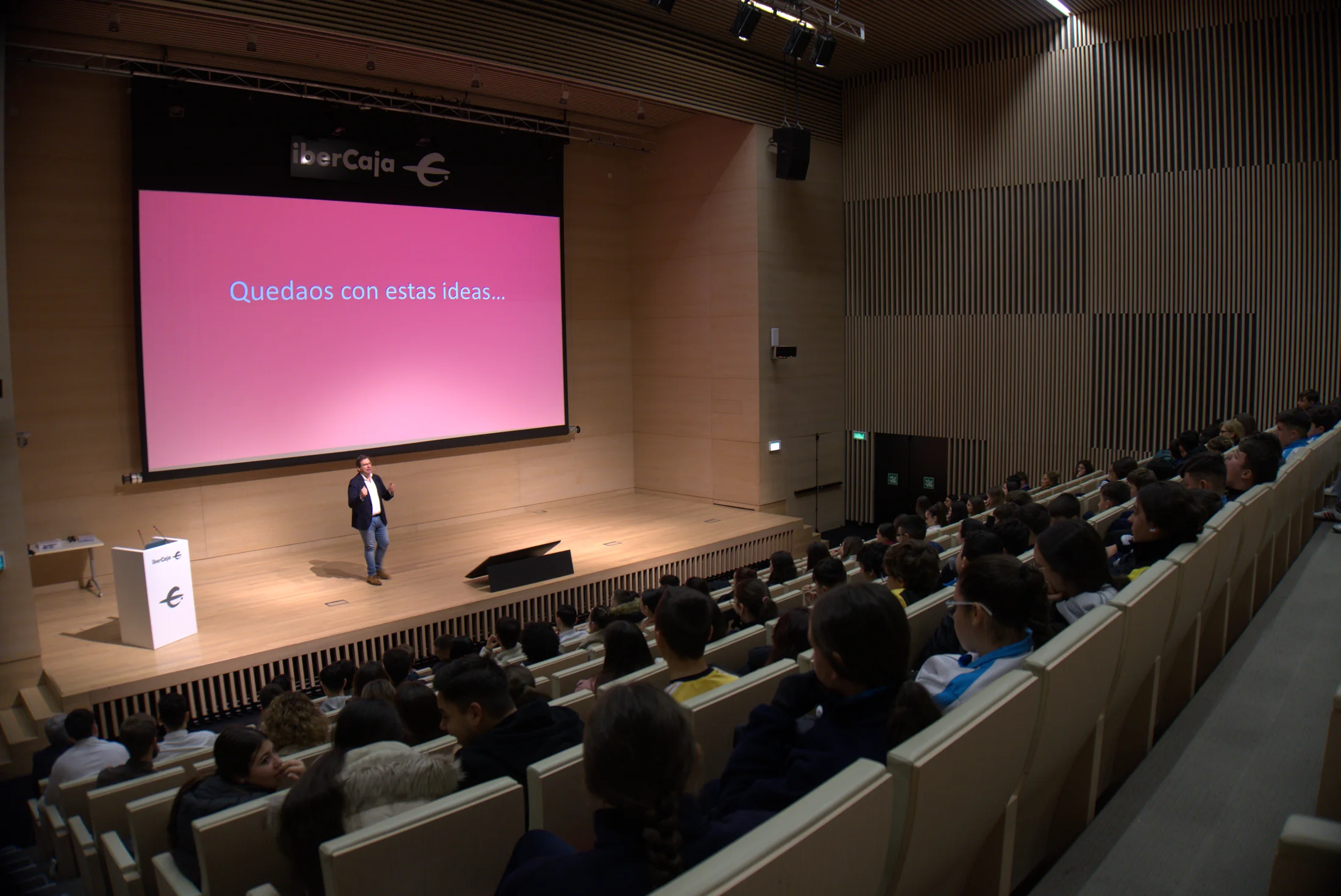 Sesión formativa de EdLI en 2024 ante el auditorio