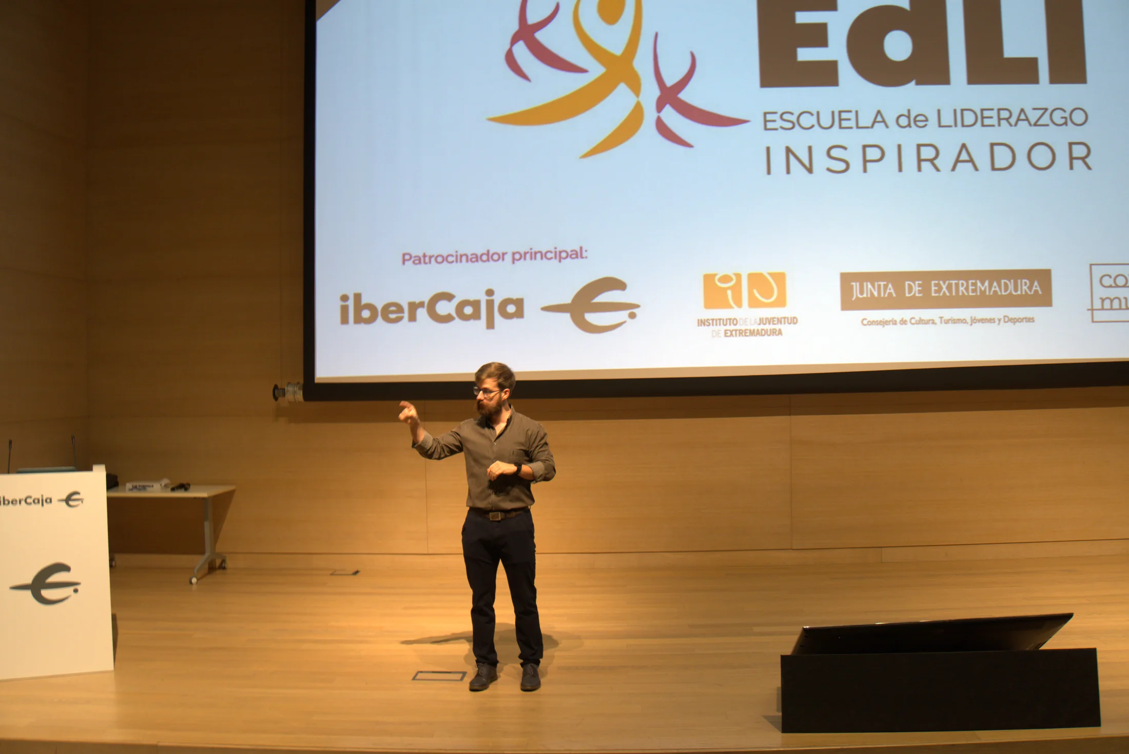 Formador de EdLI durante una presentación en 2024